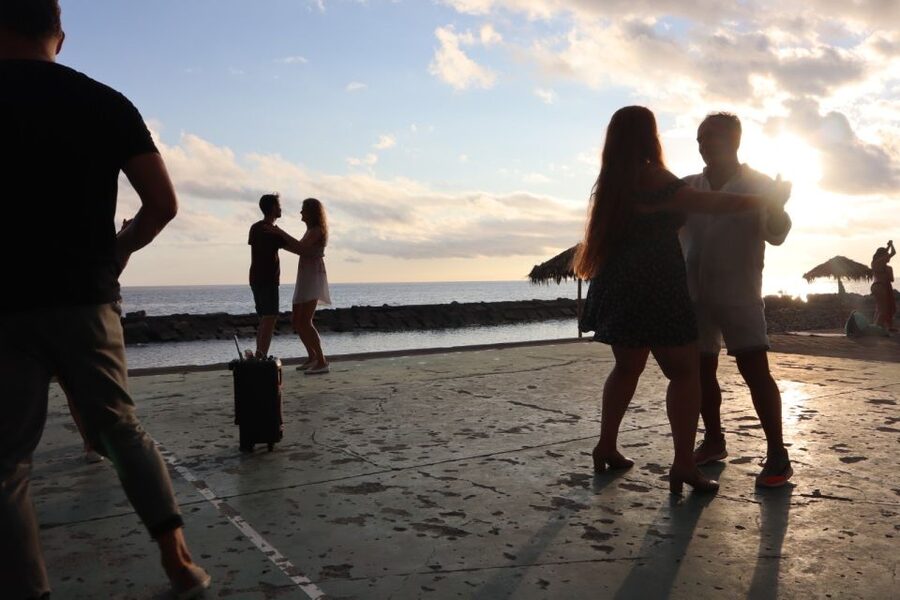 Madeira: Salsa and Bachata dance and discovery experience - Salsa + bachata outdoors in Madeira: the setting changes your mindset