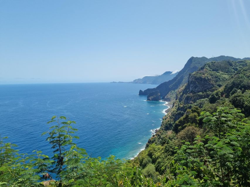 Madeira : Santana, Pico Arieiro, walk full day 4x4 Jeep tour - Ponta de São Lourenço: your final 45 minutes of coastal drama