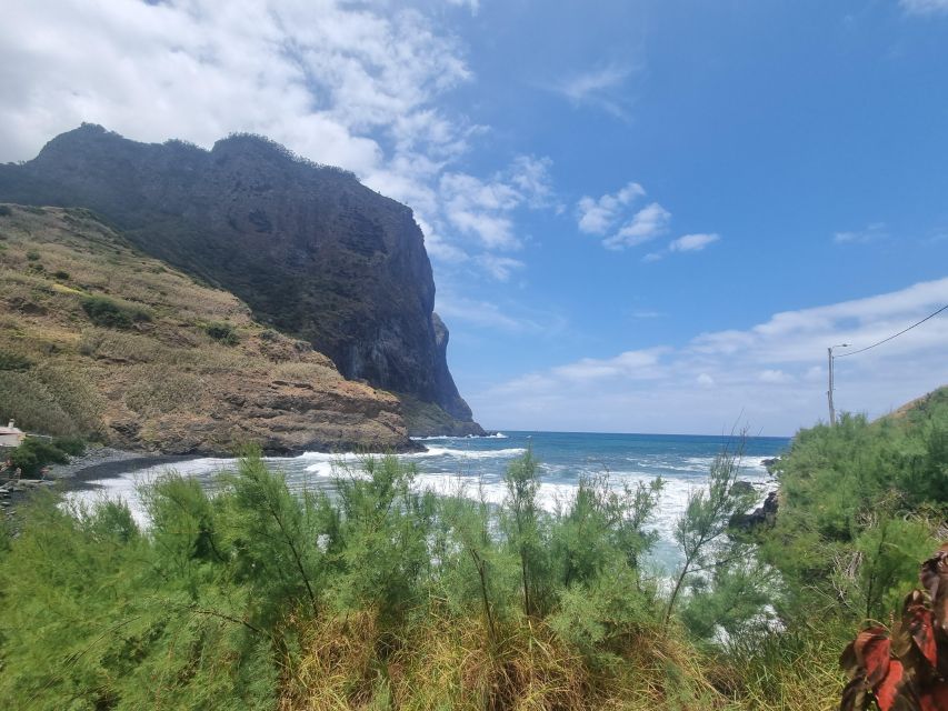 Madeira : Santana, Pico Arieiro, walk full day 4x4 Jeep tour - Santana’s 1.5-hour window: traditional houses and real time to roam
