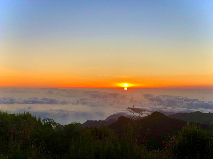 Madeira: Sunrise at Pico do Arieiro & Hike Larano trail - Guindaste glass platform: the quick wow break before the hike