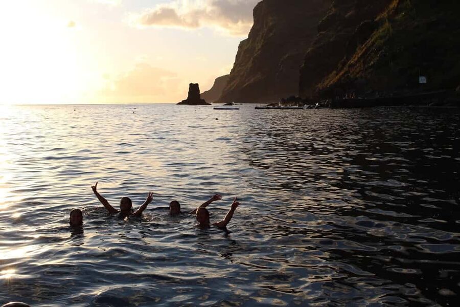 Madeira: Sunset Dinner Cruise - A 4-hour Madeira sunset dinner cruise that feels easy
