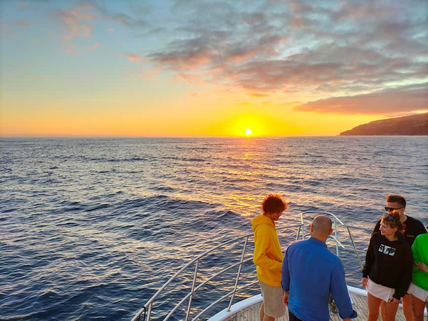 Madeira: Sunset Dinner Cruise - Dinner onboard: traditional buffet, real comfort food energy