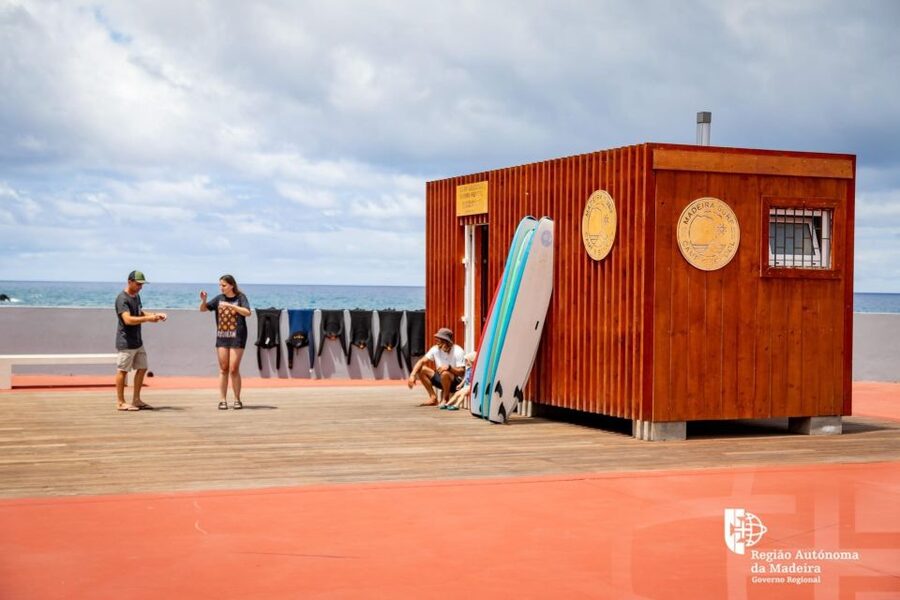Madeira: surf lesson at Porto da Cruz - Your 2-hour flow: warm-up, technique, then real attempts