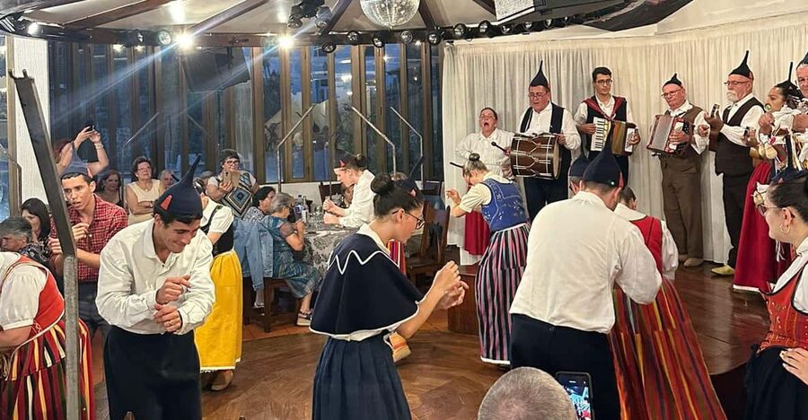 Madeira:TypicalShowFolklore Evening.included.Dinner transpt - The folklore show: dancers, music, and audience energy