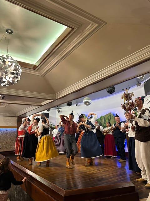 Madeira:TypicalShowFolklore Evening.included.Dinner transpt - Pickup at 19:00: the minibus ride and the easiest way to start