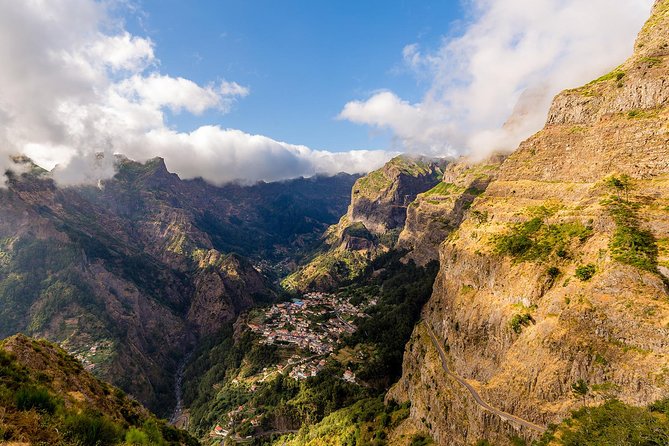 Madeira Valley of the Nuns Tour - Eira do Serrado viewpoint: the quick panoramic start