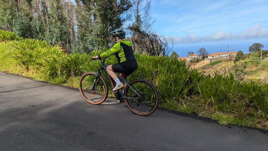 Madeira West coast: Guided Sightseeing E-Bike Tour - Miradouro do Fio: Madeira’s westmost viewpoint and the weather split