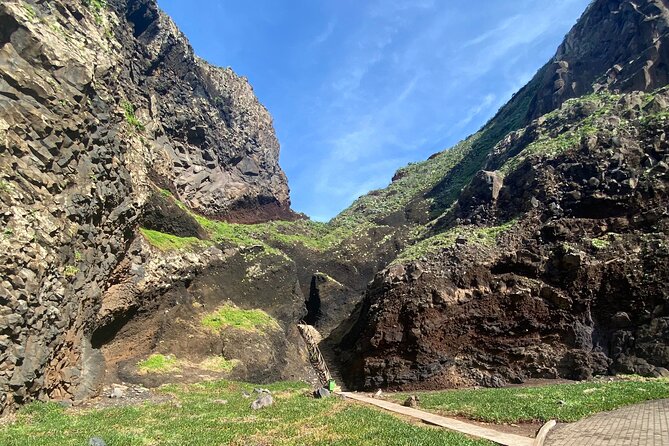 Madeira West side: Cabo Girão, Seixal & more – Full Day Tour - Paul da Serra and poncha: the plateau pause
