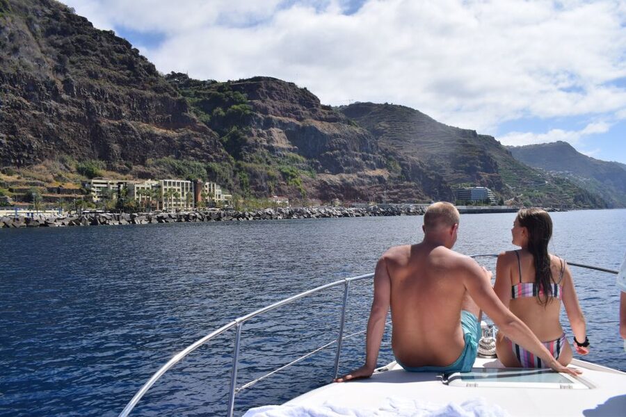 Madeira: Whale and Dolphin Watching Private Cruise - Miranda vs Gringo: group size and comfort on two yacht options