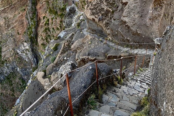Morning Transfer To Pico Do Arieiro, Hike To Pico Ruivo & Return From Teixeira - The return hike to Achada do Teixeira and the pickup that must be timed