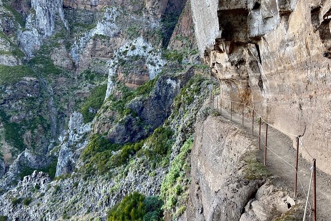 Morning Transfer To Pico Do Arieiro, Hike To Pico Ruivo & Return From Teixeira - Who should book this Pico do Arieiro–Pico Ruivo transfer day (and who shouldn’t)