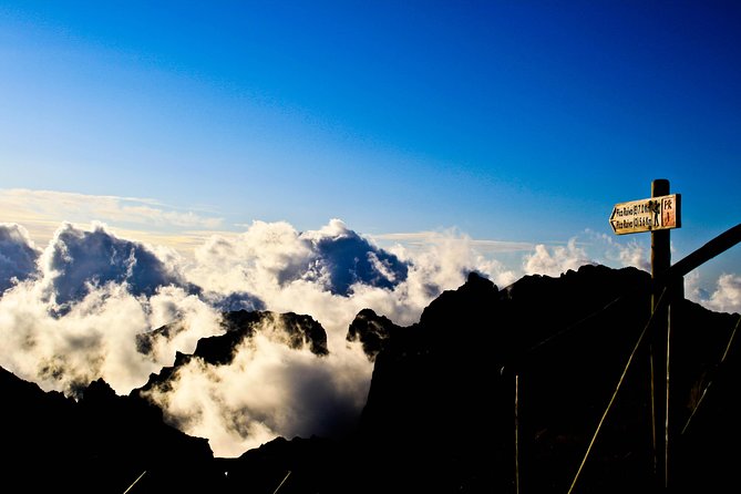Pico do Areeiro to Pico Ruivo (PR 1) - Hiking Tour in Madeira - Pickup in Funchal and the day’s rhythm in Santana