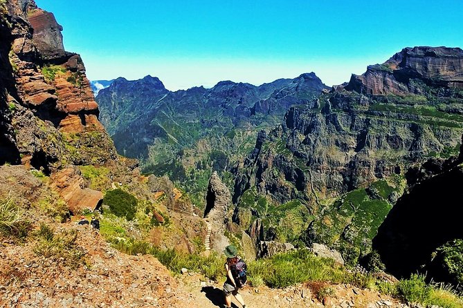 Pico do Areeiro to Pico Ruivo (PR 1) - Hiking Tour in Madeira - Descent to Achadas do Teixeira (1592m) and the finish back down