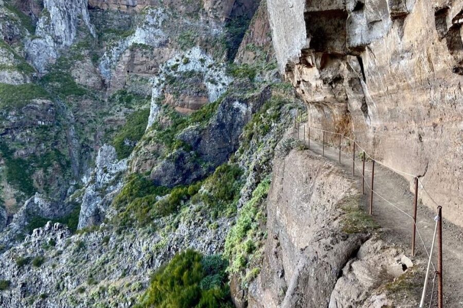 Pico Do Arieiro Pico Ruivo Sunrise or Morning Hike Transfers - Pickup From Funchal or Caniço: Where the Day Starts