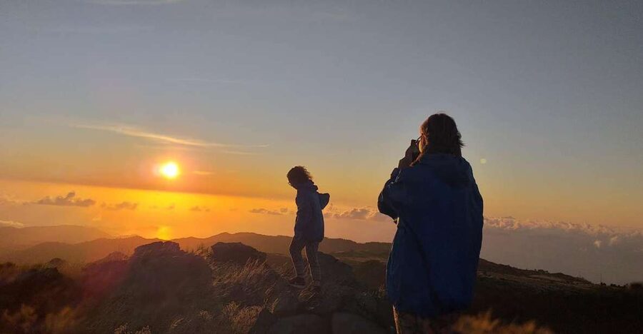 Pico do Arieiro: Private 4x4 Sunrise Trip with Hot Drinks - The Drive Up in a Land Rover/SUV: Mountains in Silence, Then Sudden Drama