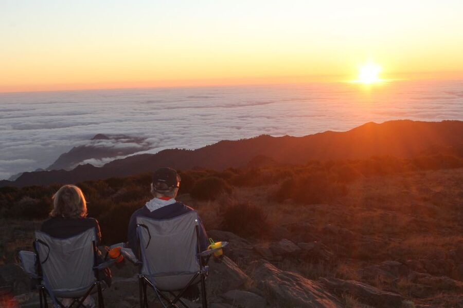 Pico do Arieiro: Private 4x4 Sunrise Trip with Hot Drinks - The Sunrise Moment Above the Clouds: Chairs, Warm Drinks, and That Slow Color Shift