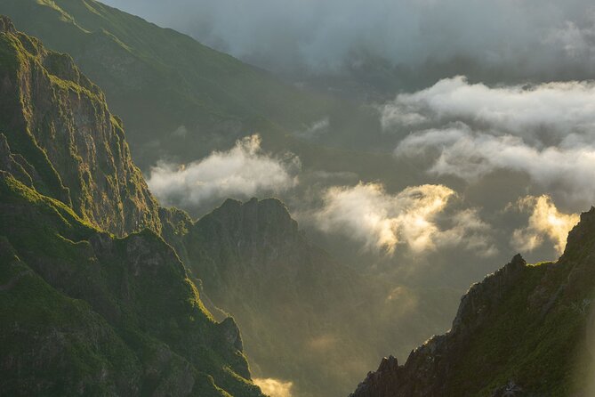 PR1 Sunrise Pico do Arieiro Self-Guided Hiking Transfer - What to expect on the trail: cold, wind, fog, and stream crossings