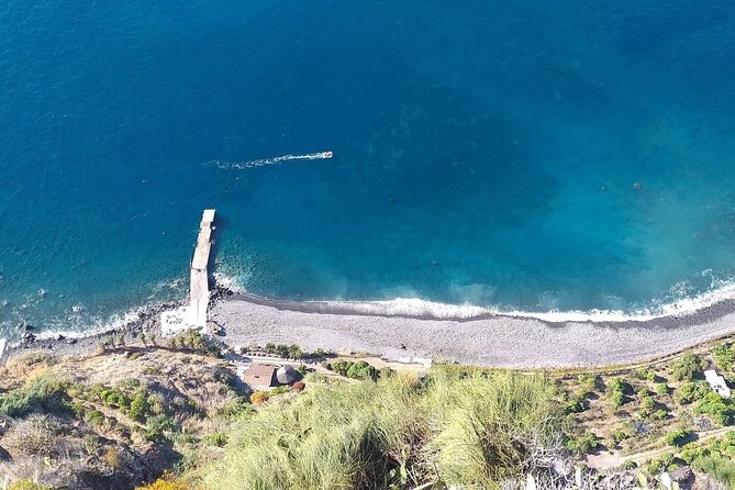 Private Madeira tour 8 people - A day in the mountains and Santana: what to expect from that style of stop