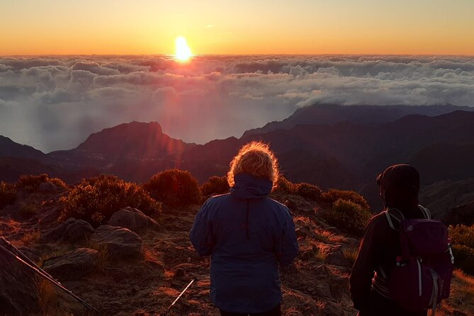 Private Sunrise Pico do Areeiro Half Day with easy levada walk - Sunrise in an open-top Jeep: why the 6:00 am start works
