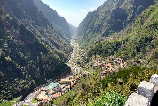 Private Tour West Madeira - Stop 3: Câmara de Lobos town walk for the real Madeira vibe