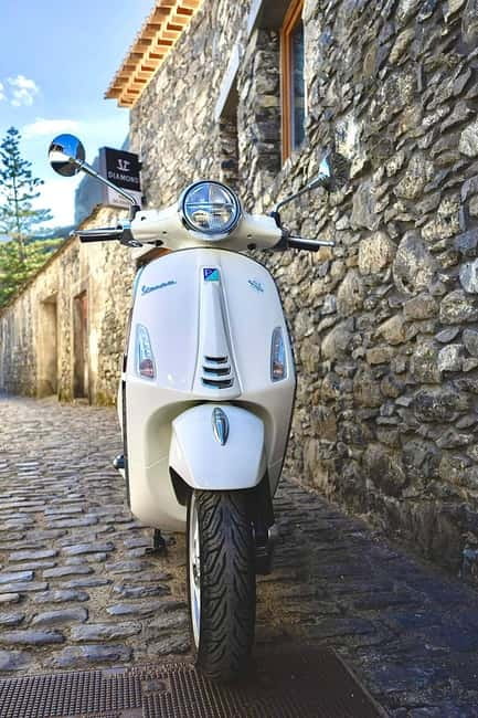 Private Vespa Tour Funchal & Câmara Lobos (3hrs) - Zona Velha on foot: Old Town streets with a local beat