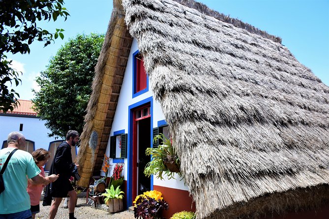 Santana / Typical Houses Tour - Faial’s Fortress Area and the Penha de Águia Rock Divider