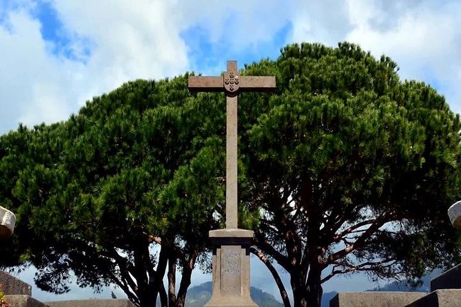 Scenic Route - Nuns Valley Tour - The minibus ride: air-conditioning helps, tight seats happen