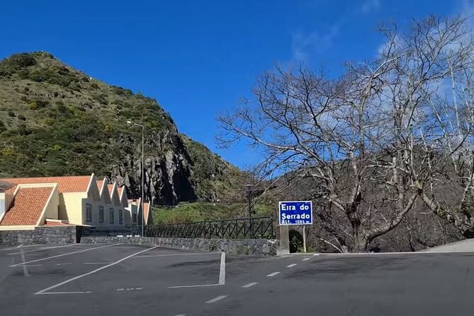 Scenic Route - Nuns Valley Tour - Stop 2: Eira do Serrado and the geography lesson over Curral das Freiras