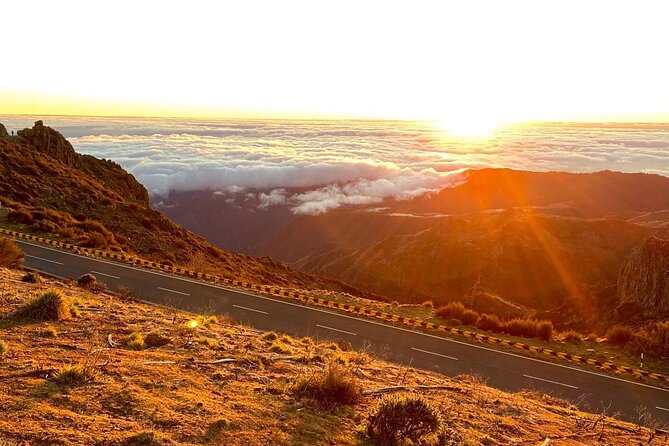 Sunrise Transfer To Pico Do Arieiro, Hike To Pico Ruivo & Return From Teixeira - What to watch for: weather, closures, and the reality of the day