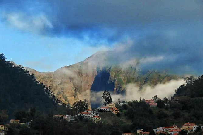 The best of SouthWest - open top roof 4x4 experience - The stops: how the day moves from coast towns to higher Madeira views