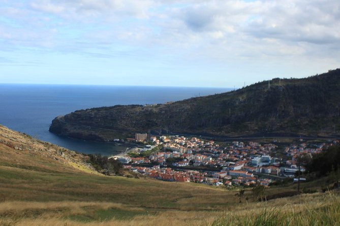 The East Tour-Pico do Areeiro,Santana & Pico do Facho Small Group - Porto da Cruz Rum Factory Stop: A Coastal Break with a Tangible Payoff