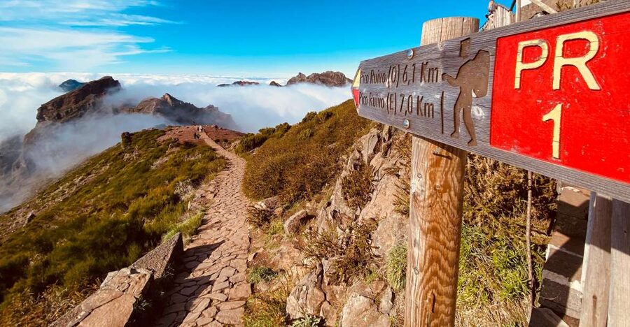 Transfer from Pico do Areeiro to Achada do Teixeira - Where you meet: Pico do Areeiro parking and finding the right van