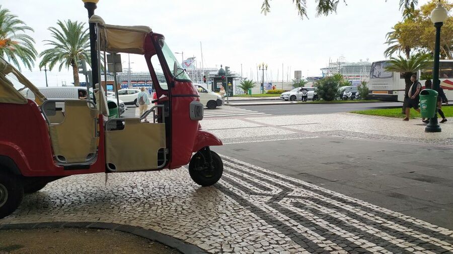 Tuk Tuk Funchal CR7 - Madeira Island - Where he lived and started playing: what to pay attention to